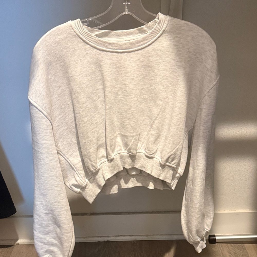 Basic Cropped Sweatshirt - Picture 3 of 4